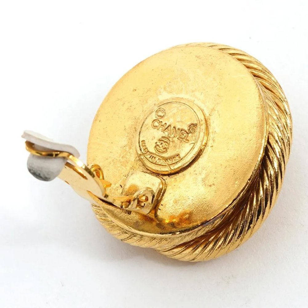 Vintage CHANEL faux pearl gold-tone clip-on earrings - Picture 3 of 7